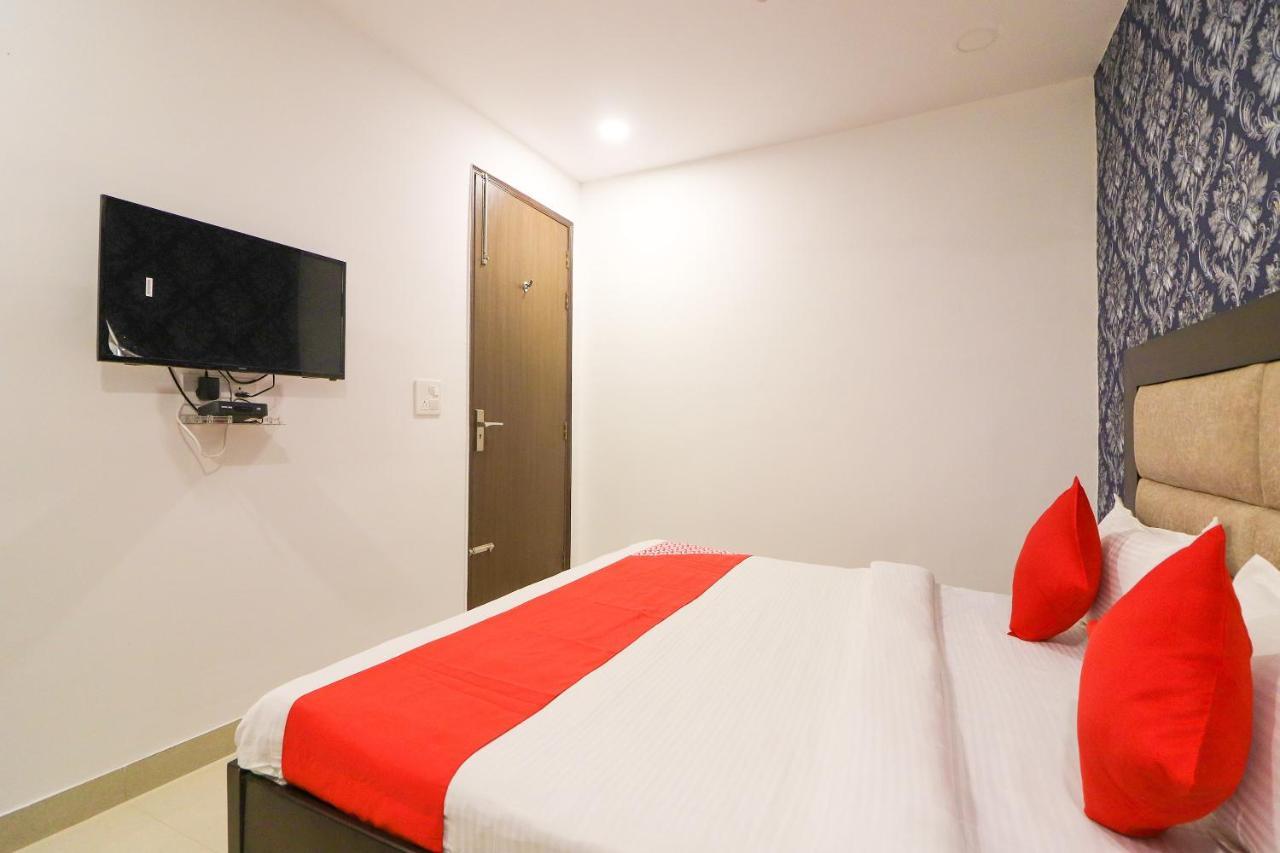 Oyo 63841 White Orchid Hotell Indraprastha Exteriör bild