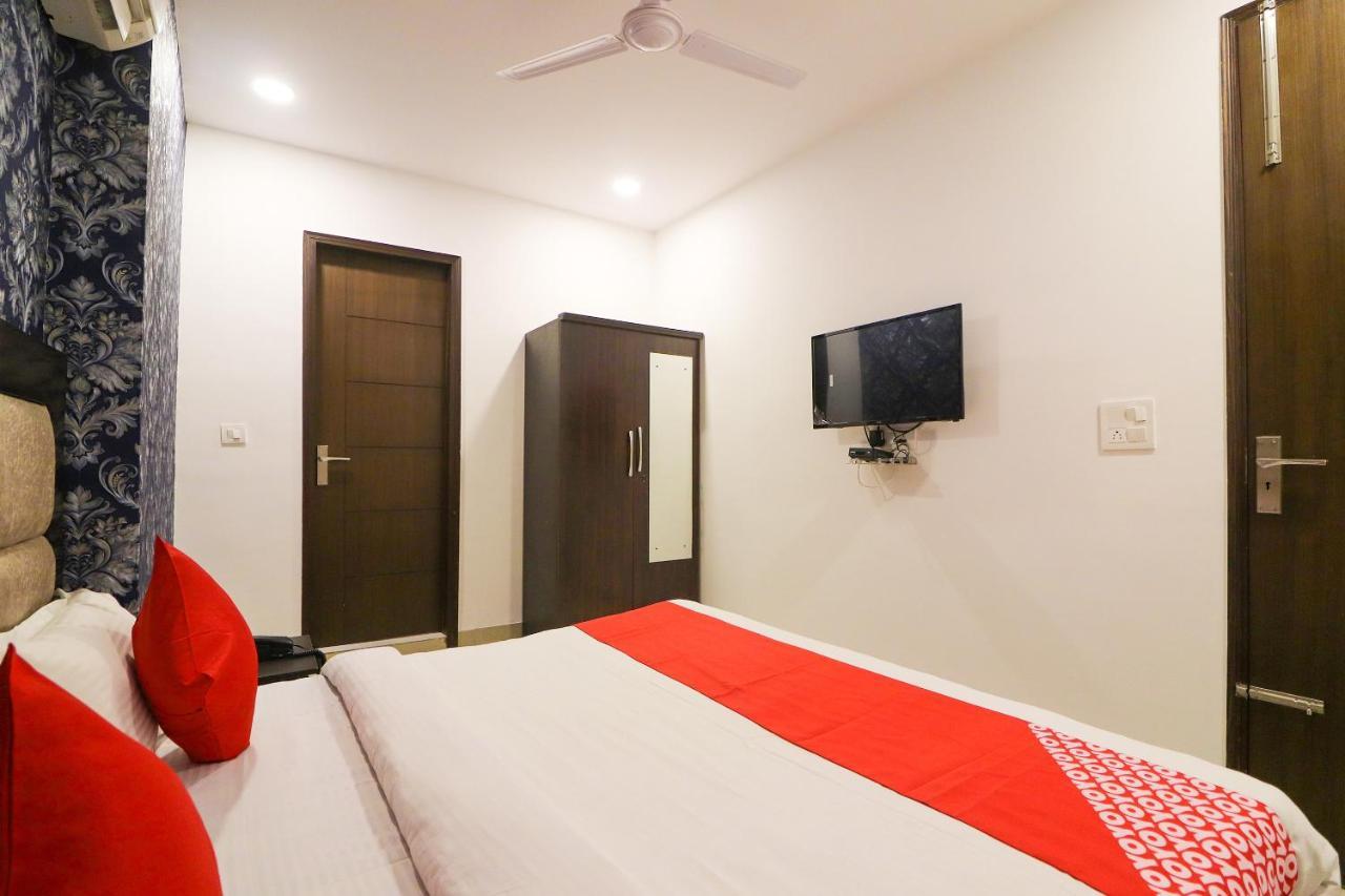 Oyo 63841 White Orchid Hotell Indraprastha Exteriör bild